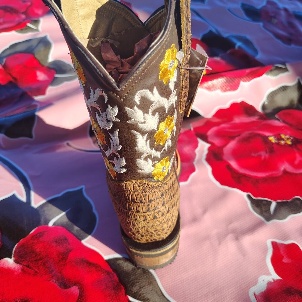 ( Girls ) leather cowboy boots. - Picture 2 of 9